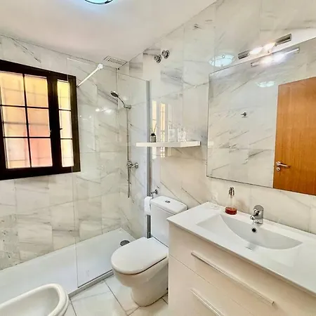 Encantador El Duque Адехе